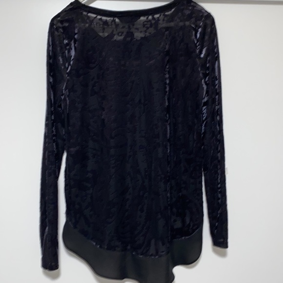 Women's Simply Vera Vera Wang Velvet Burnout Top
by Simply Vera Vera Wang - Picture 5 of 9